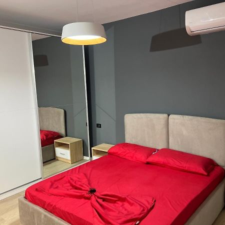 Amion Apartment In Center Of 티라나 외부 사진