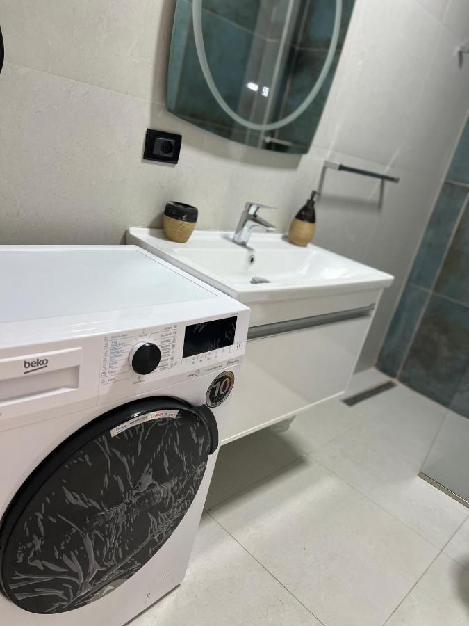 Amion Apartment In Center Of 티라나 외부 사진