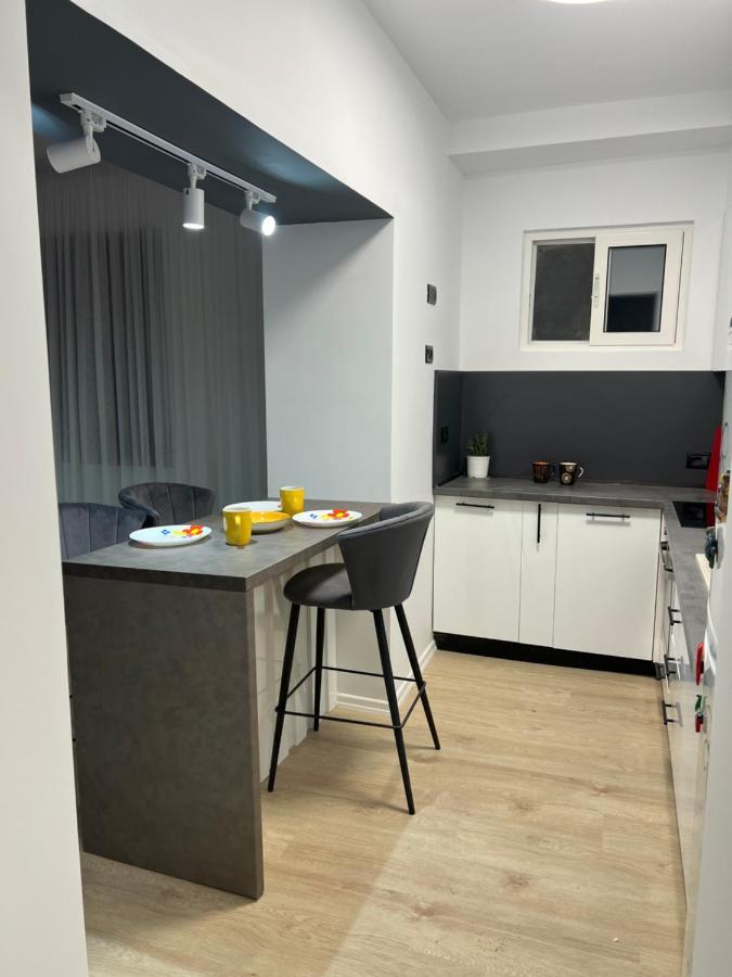 Amion Apartment In Center Of 티라나 외부 사진
