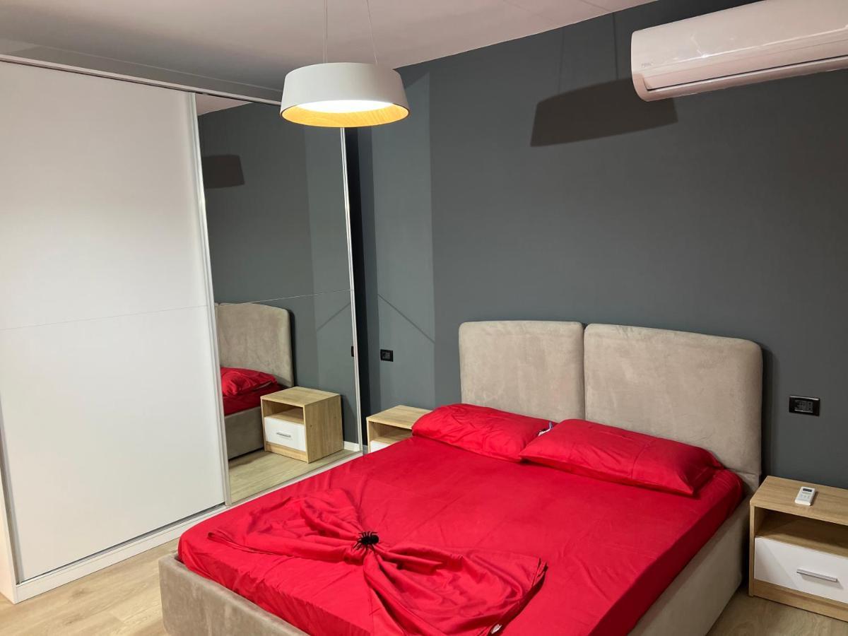 Amion Apartment In Center Of 티라나 외부 사진