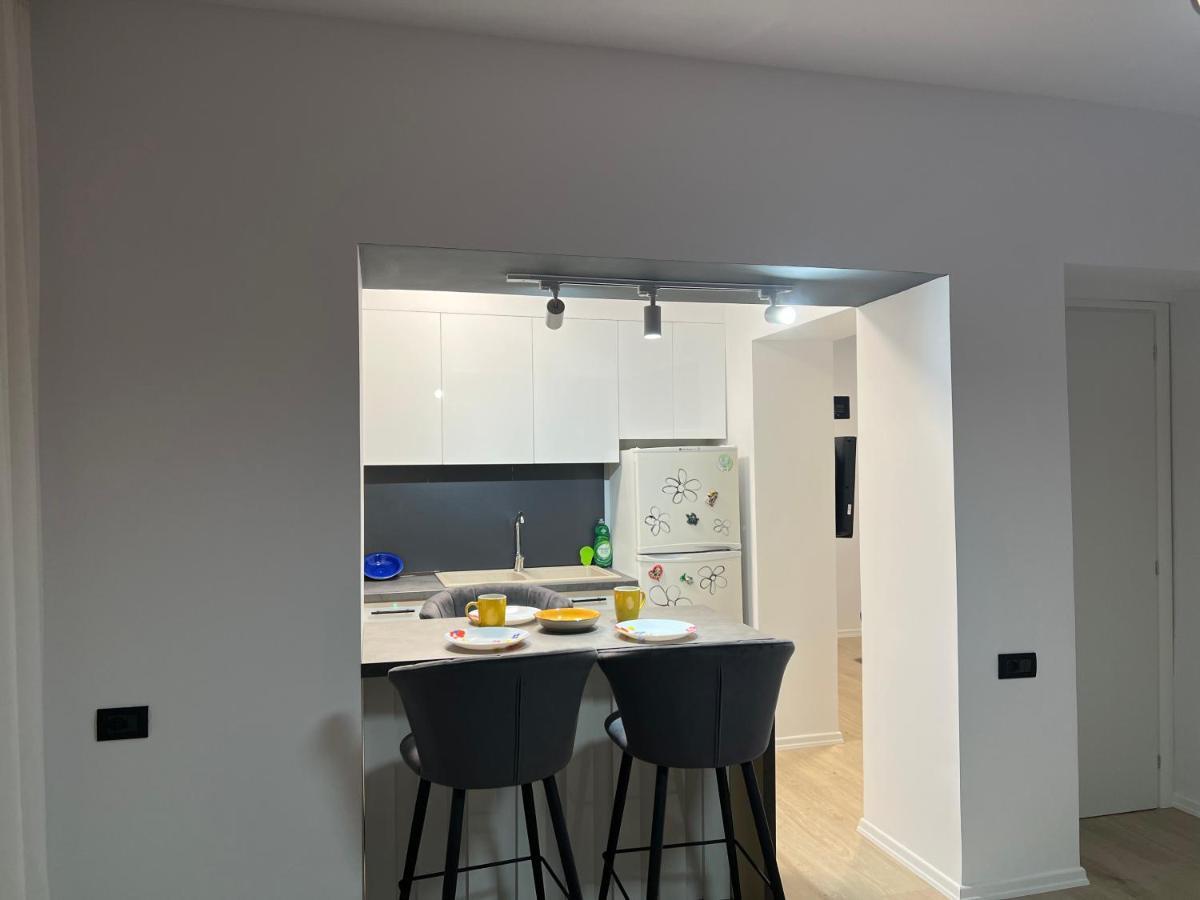 Amion Apartment In Center Of 티라나 외부 사진