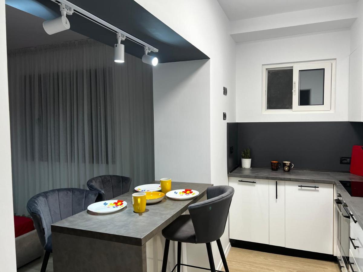 Amion Apartment In Center Of 티라나 외부 사진