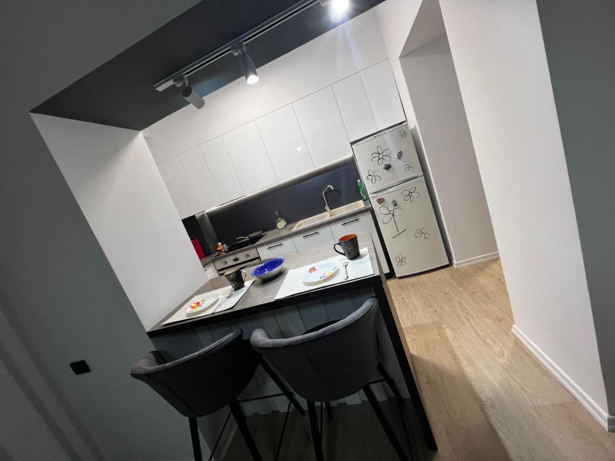 Amion Apartment In Center Of 티라나 외부 사진