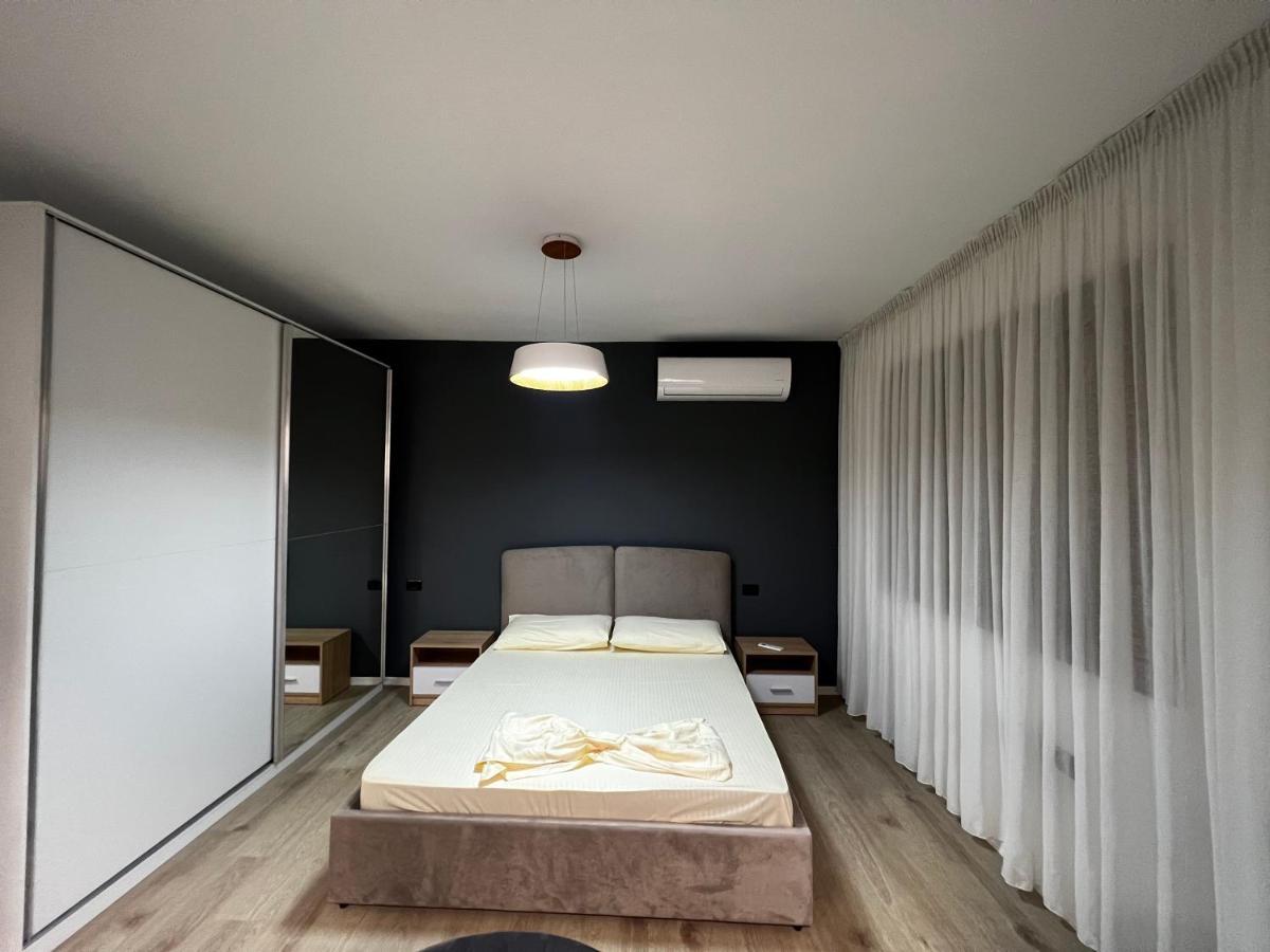 Amion Apartment In Center Of 티라나 외부 사진