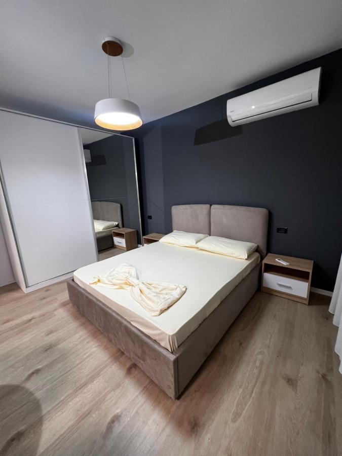 Amion Apartment In Center Of 티라나 외부 사진