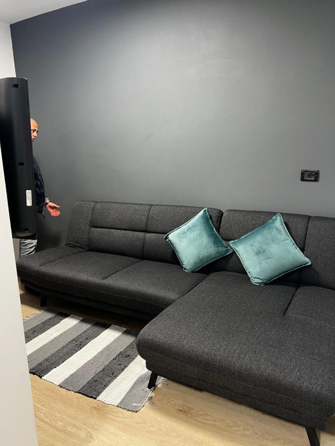 Amion Apartment In Center Of 티라나 외부 사진