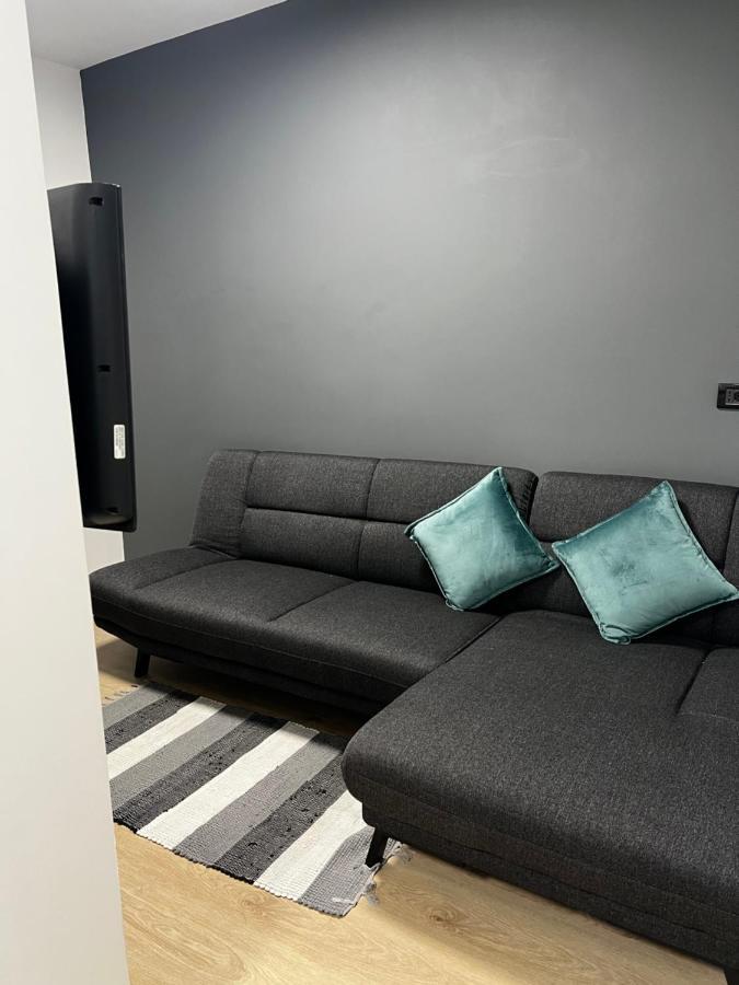 Amion Apartment In Center Of 티라나 외부 사진