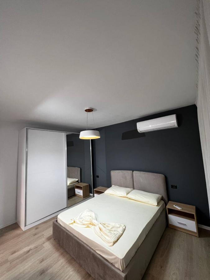 Amion Apartment In Center Of 티라나 외부 사진