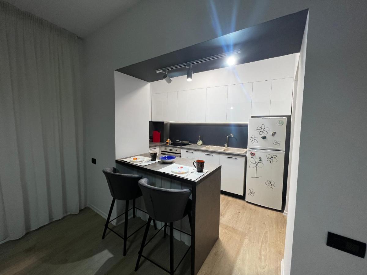 Amion Apartment In Center Of 티라나 외부 사진