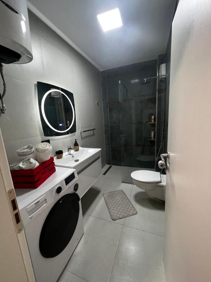 Amion Apartment In Center Of 티라나 외부 사진