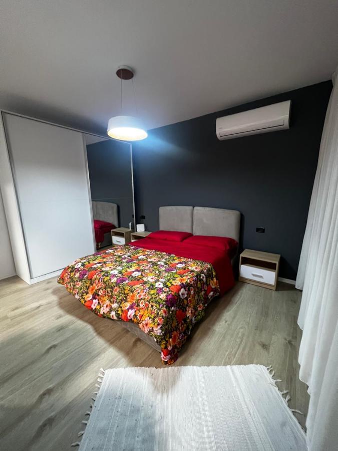 Amion Apartment In Center Of 티라나 외부 사진