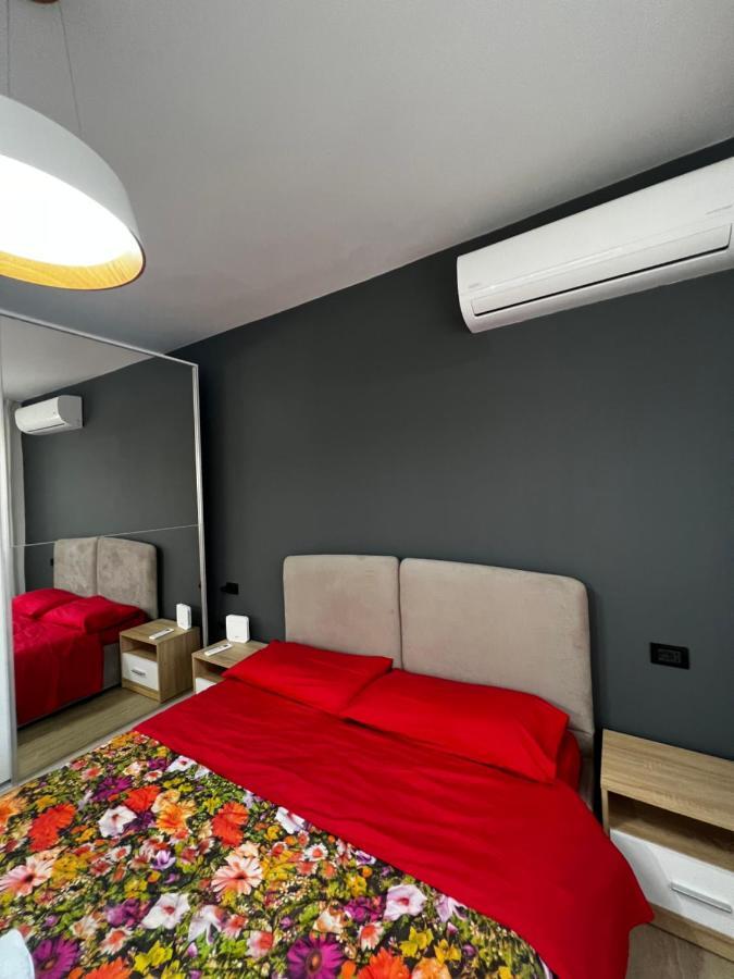 Amion Apartment In Center Of 티라나 외부 사진