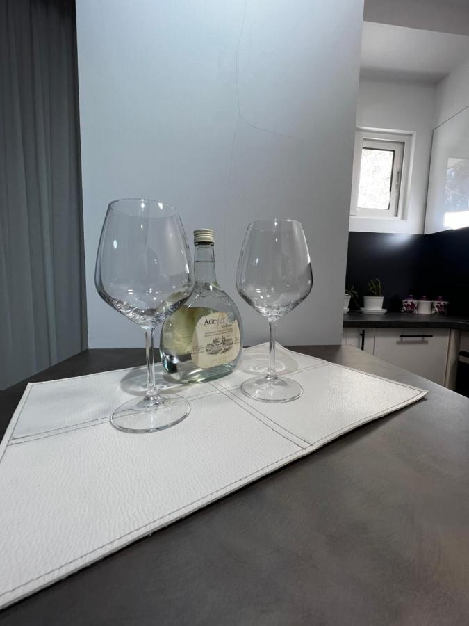 Amion Apartment In Center Of 티라나 외부 사진