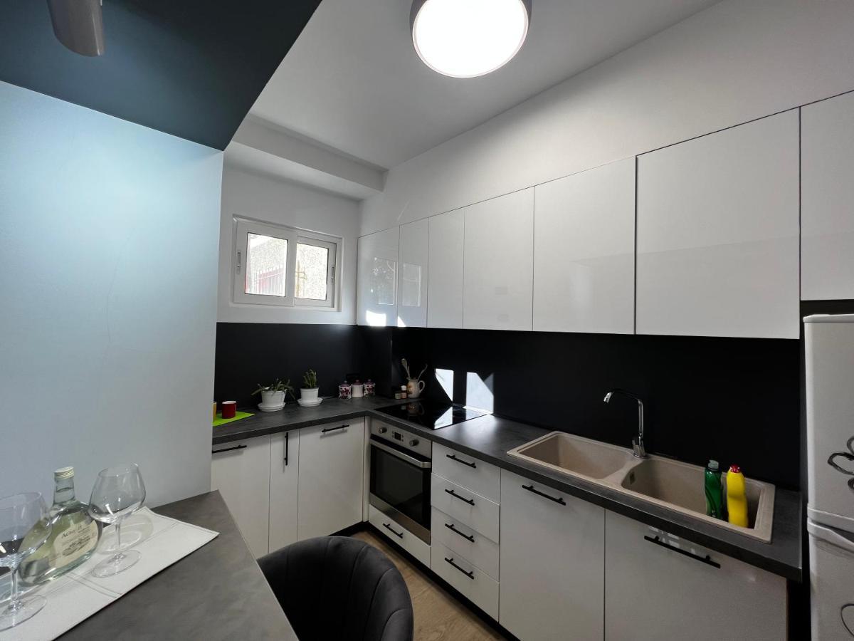 Amion Apartment In Center Of 티라나 외부 사진
