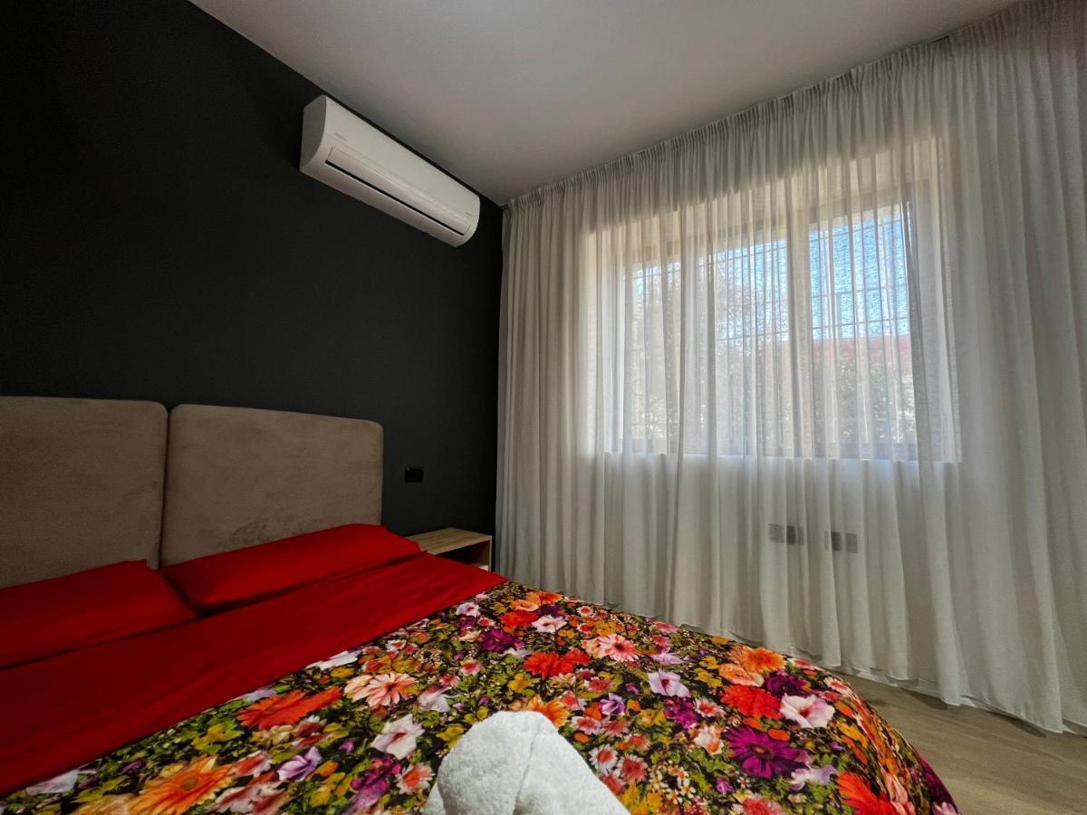 Amion Apartment In Center Of 티라나 외부 사진