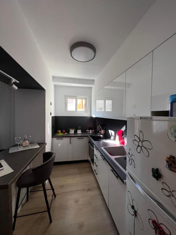 Amion Apartment In Center Of 티라나 외부 사진