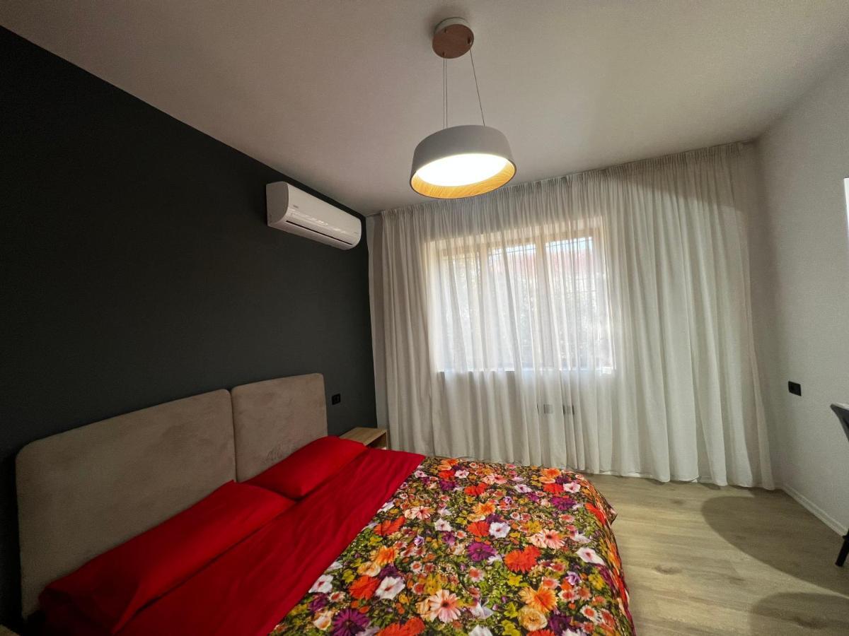 Amion Apartment In Center Of 티라나 외부 사진