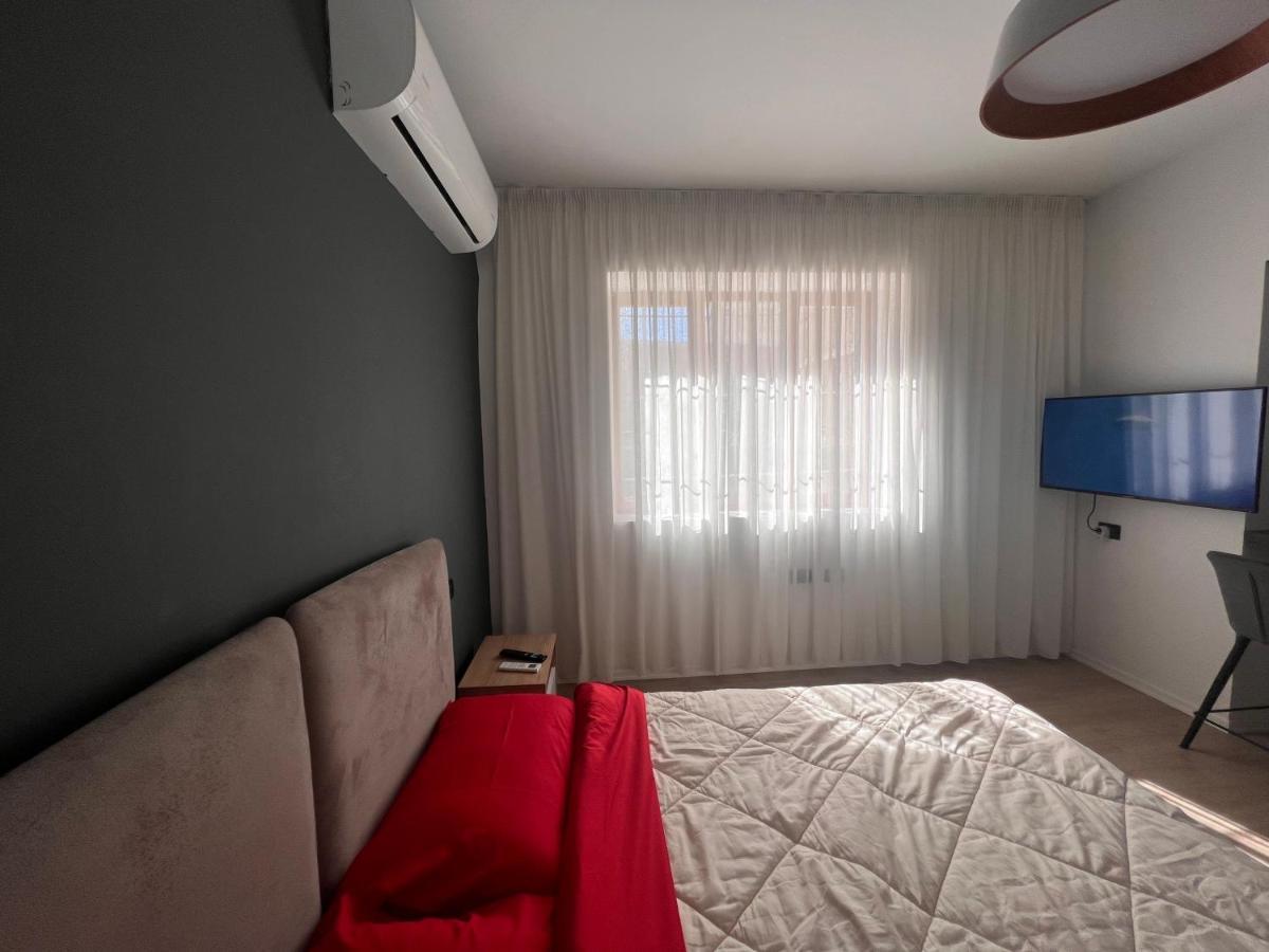 Amion Apartment In Center Of 티라나 외부 사진